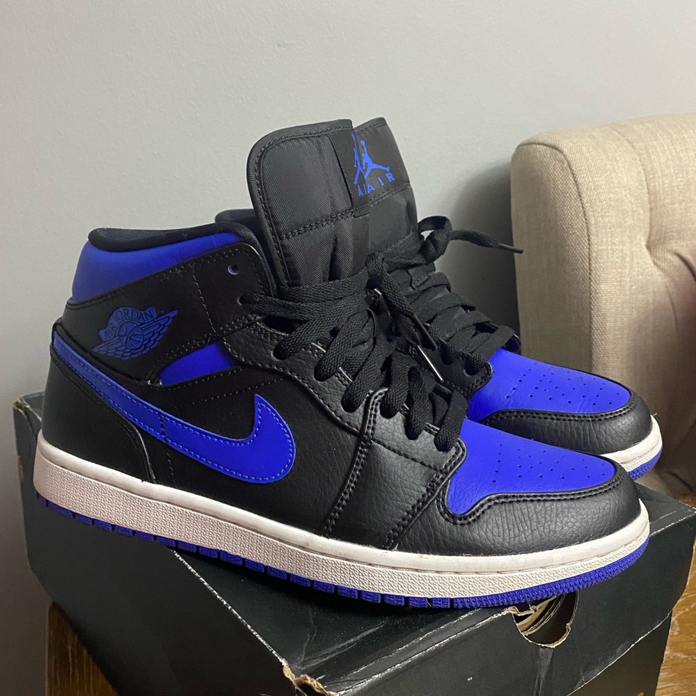 Jordan 1 Mid Hyper Royal